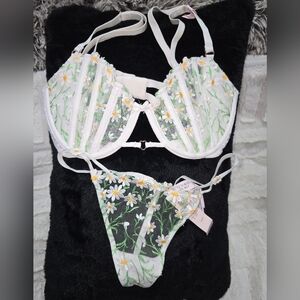 Victoria's Secret White Floral Embroidered Bra Set 32D, Xsmall